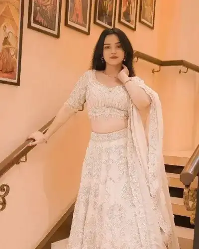 Escort Service In Parasia